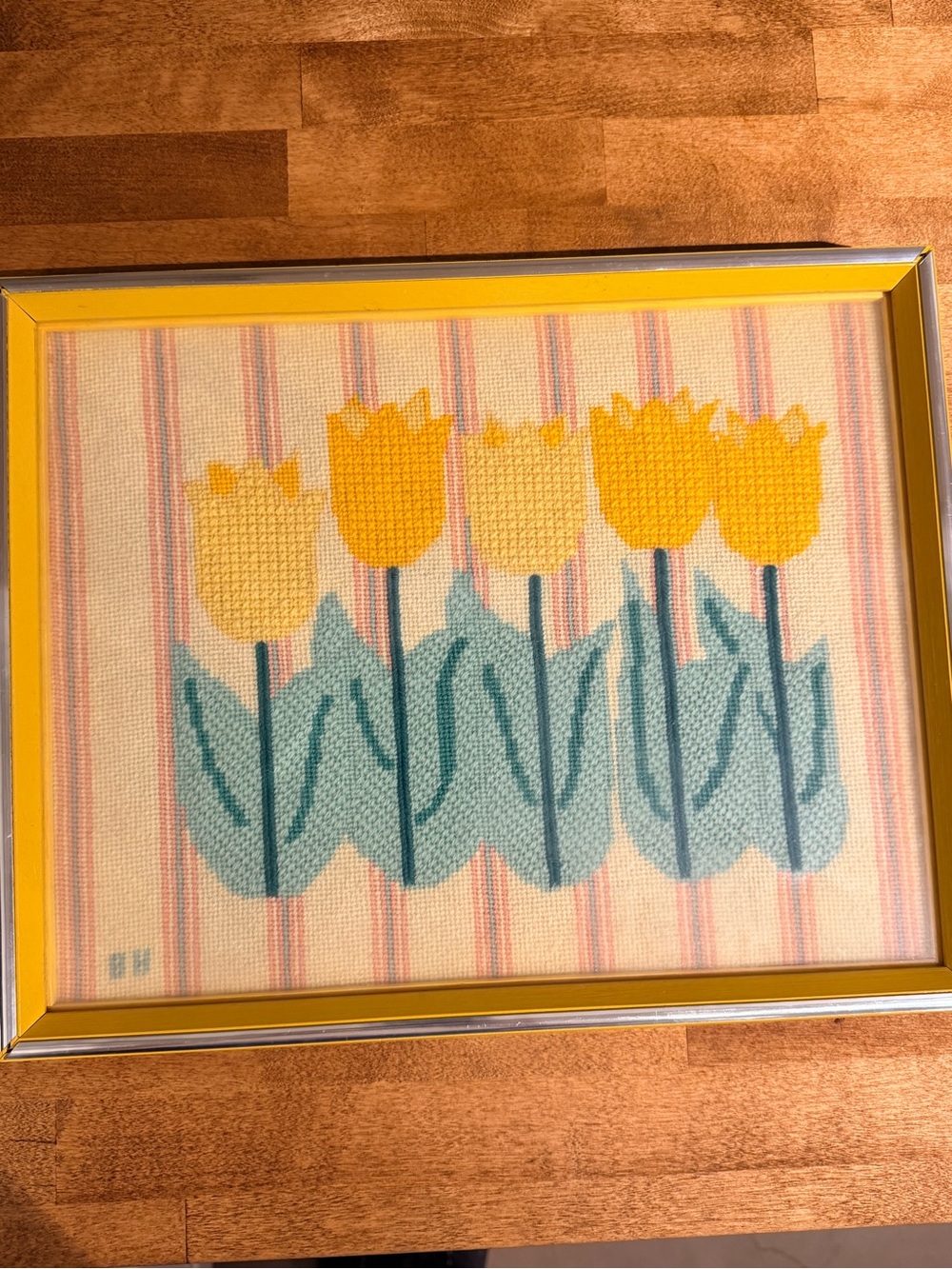 Vintage handmade bargello 1970s tulips framed in yellow frame rare pattern retro - Picture 4 of 8